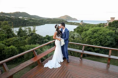 Casamento de Luciene Oliveira e Martin Houser na Praia do Rosa.