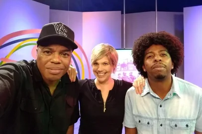 A partir deste domingo, estreia, na RBS TV, o Compartilhe RS, às 6h30min, sob o comando da apresentadora Isabel Ferrari com Marck B (E) e Seguidor F.