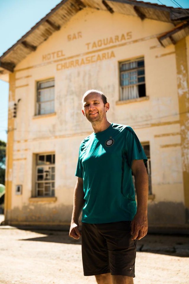  RANCHO QUEIMADO , SC, BRASIL, 24-04-2018 - A região de Taquaras, em Rancho Queimado, preserva a história. O posto de combustível construído nos anos de 1940 atrai turistas o ano inteiro, assim como o hotel administrado pela família Schültz, herdeiros de Teófilo Schültz, o idealizador das obras. O entorno do vilarejo também parece ter parado no tempo, oferecendo a quem passa um cenário bucólico e aconchegante.Na foto, Luciano Schütz, administrador do hotel.