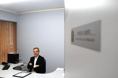  CAXIAS DO SUL, RS, BRASIL, 13/10/2017. O ex-gerente regional do Ministério do Trabalho em Caxias, Vanius Corte, retoma seus oito anos à frente do cargo e fala sobre seus motivos para voltar a ser somente auditor-fiscal. (Diogo Sallaberry/Agência RBS)