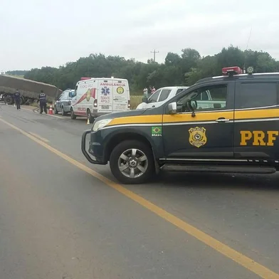  JÚLIO DE CASTILHOS, RS, BRASIL, 30/04/2018. Duas pessoas morreram em uma colisão frontal entre um carro e um caminhão, no final da manhã desta segunda-feira (30), na BR-158, em Júlio de Castilhos, na região central do Estado. O acidente aconteceu no km 274, há 10 quilômetros do trevo de acesso ao município. Foto: Marina Pagno/Agência RBS