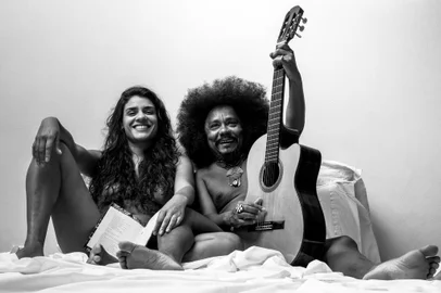 O cantor Chico César e a atriz Bárbara Santos, sua esposa