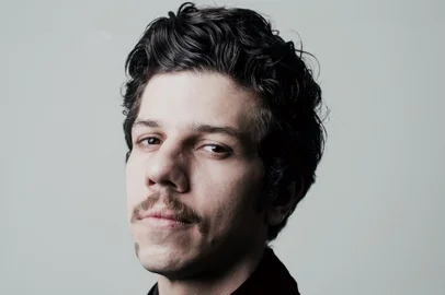 Helio Flanders, vocalista da banda Vanguart, apresenta show solo no Foyer do Theatro São Pedro