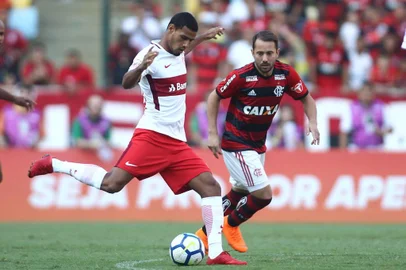 CAMPEONATO BRASILEIRO SERIE A 2018: Flamengo (RJ) x Inter (RS): Campeonato Brasileiro de 2018, realizada no Esstadio do Maracana. No lance, Gabriel Dias (FOTO: Paulo Sérgio/Agência F8)