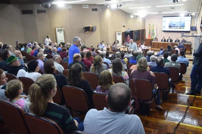 População lotou plenário da Câmara em audiência pública na última terça.