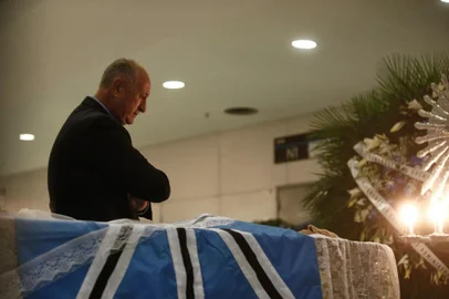  PORTO ALEGRE, RS, BRASIL, 10-05-2018. Velório do ex-presidente do Grêmio. Felipao se despede de fabio koff. (FOTO: ANDRÉ ÁVILA/AGÊNCIA RBS)