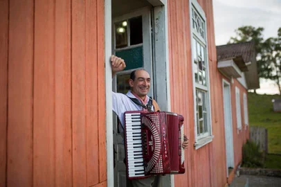 Gilney Bertussi lança o DVD Filho de Gaiteiro _ O Legítimo Herdeiro da Música Bertussi