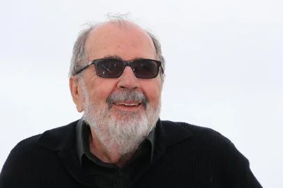 Brazilian director Carlos Diegues, cacá diegues, poses on May 14, 2018 during a photocall for the film O Grande Circo Mistico (The Great Mystical Circus) at the 71st edition of the Cannes Film Festival in Cannes, southern France. 