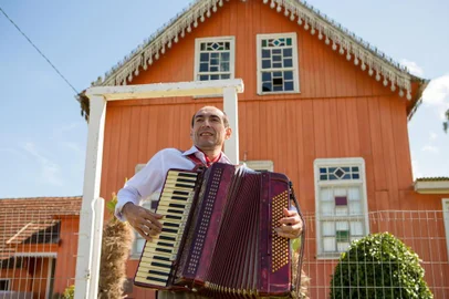 Gilney Bertussi lança o DVD Filho de Gaiteiro _ O Legítimo Herdeiro da Música Bertussi