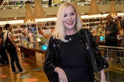 Celebridades & Famosos e MovimentaÃ§Ã£o Amaury Jr. A vida Ã© uma festa Noite de autÃ³grafos na Livraria Cultura Shopping Iguatem em SÃ£o Paulo
