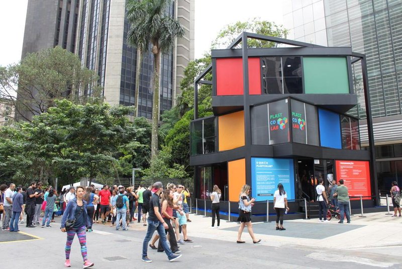 PlastCoLab, cubo criativo com atrações sobre tecnologia e inovação, chega ao Iguatemi Porto Alegre. NA FOTO: imagem da primeira edição do projeto que ocorreu em São Paulo, na Avenida Paulista, em novembro do ano passado
