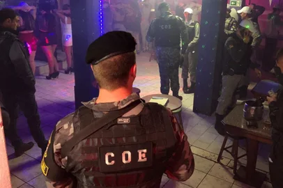 Brigada Militar e prefeitura realizam operação de combate a perturbação do sossego público em Caxias. Na foto, um dos fiscalizados