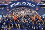 Chelsea players celebrate with the trophy after their victory in the English FA Cup final football match between Chelsea and Manchester United at Wembley stadium in London on May 19, 2018.Chelsea won the game 1-0. / AFP PHOTO / Glyn KIRK / NOT FOR MARKETING OR ADVERTISING USE / RESTRICTED TO EDITORIAL USE