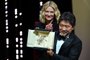 Japanese director Hirokazu Kore-Eda (R) poses on stage with Australian actress and President of the Jury Cate Blanchett after he was awarded with the Palme dOr for the film Shoplifters (Manbiki Kazoku) on May 19, 2018 during the closing ceremony of the 71st edition of the Cannes Film Festival in Cannes, southern France.  / AFP PHOTO / Alberto PIZZOLI
