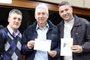 Ex-vereador Adelino Teles (C) filia-se ao PSD. Na foto, o vereador Kiko Girardi (E) e ex-prefeito de Caxias do Sul, Antonio Feldmann, ambos do PSD.