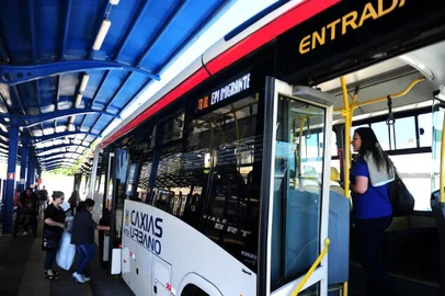  CAXIAS DO SUL, RS, BRASIL, 14/12/2016. Responsável pelo transporte público urbano de Caxias do Sul e alvo de debate durante a campanha eleitoral a prefeito, a Visate afirma que o número de passageiros pagantes diários apresenta novas quedas neste ano, mesmo após a implantação do SIM Caxias. Trata-se do quinto ano seguido de queda, e o maior registrado até então. Na foto, Estação Principal de Integração Imigrante (EPI), estação de transbordo. (Porthus Junior/Pioneiro)