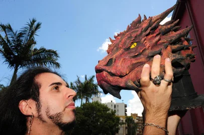  CAXIAS DO SUL, RS, BRASIL (14/02/2018). Artista plástico caxiense Guilherme Adamatti inaugura nesta sexta-feira, no Ordovás, a exposição Adamatti Art, que traz 15 peças com referências da cultura pop e do mundo geek. (Roni Rigon/Pioneiro).