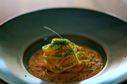  PORTO ALEGRE - BRASIL - Receitas com ingredientes da estação com o chef Aluisio Sabino na Casa Vetro. Massa ao molho de figo (FOTO: LAURO ALVES)