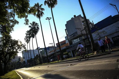  PORTO ALEGRE, RS, BRASIL, 27/05/2018 - Ruas vazias e transportes alternativos em Porto Alegre durante a greve dos caminhoneiros. (FOTOGRAFO: ANDERSON FETTER / AGENCIA RBS)Indexador: Jefferson Botega