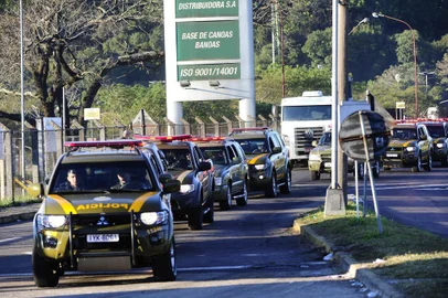  Brigada Militar reforça o policiamento na Refap, em Canoas. (Foto: Ronaldo Bernardi/Agência RBS)