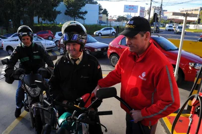 CAXIAS DO SUL, RS, BRASIL 30/05/2018Retomada do abastecimento de gasolina nesta quarta-feira gera filas e horas de espera nos postos de Caxias do Sul. (Felipe Nyland/Agência RBS)