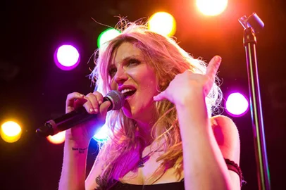 dgol, courtney love, avião, malásia, kurt cobain