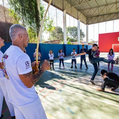  ESTEIO, RS - BRASIL - 16/05/2018: Prefeitura de Esteio cria o Programa de Incentivo à Aprendizagem (PIA) para substituir o programa Mais Educação, extinto pelo Governo Federal. Alunos do Centro Municipal de Educação Básica (CMEB) Flôres da Cunha participam da capoeira, atividade oferecida pelo PIA. (OMAR FREITAS / AGENCIA RBS)Indexador: Omar Freitas