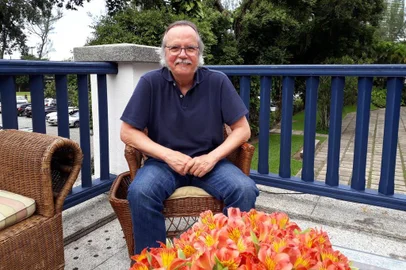 Tato Gabus Mendes é o Felisberto em Orgulho e Paixão.