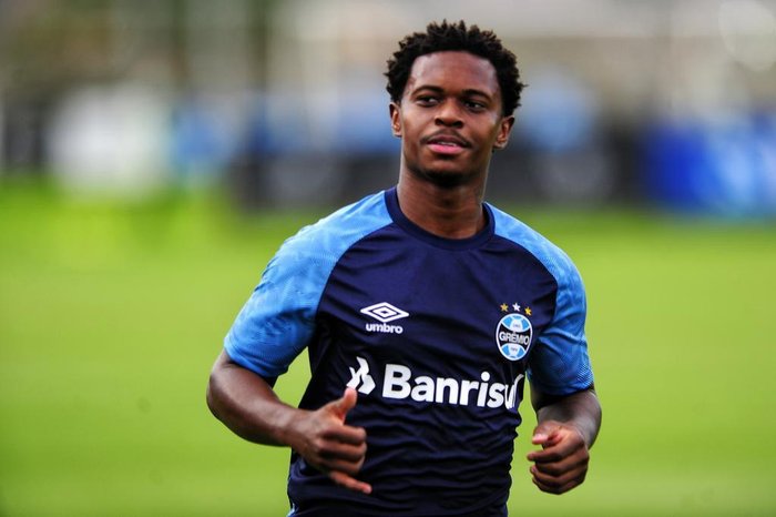 Grêmio vende meia Lincoln para o futebol português