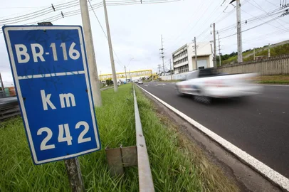  SÃO LEOPOLDO - BRASIL - Estradas mais perigosas do país. Dois trechos da BR-166 que estão entre os cem mais perigosos do país, segundo estuda CNT. São Leopoldo - KM 242 ao Km 253 (FOTOS: LAURO ALVES)