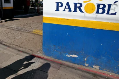  PORTO ALEGRE, RS, BRASIL, 15-06-2016. Escolas ocupadas por estudantes no Rio Grande do Sul pedindo mais investimentos na educação do Estado. Colégio Parobé. (FERNANDO GOMES/AGÊNCIA RBS)