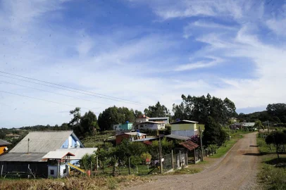 CAXIAS DO SUL, RS, BRASIL, 04/06/2018 - O Altos de Galópolis é um loteamento irregular que foi criado a partir de um reassentamento feito pelo governo do Estado de famílias que tiveram as áreas desapropriadas onde moravam, é um dos 350 loteamentos considerados irregulares em Caxias do Sul. Ministério Público moveu uma ação civil pública que tramita na justiça para tentar resolver a questão e implantar infraestrutura no local. (Marcelo Casagrande/Agência RBS)
