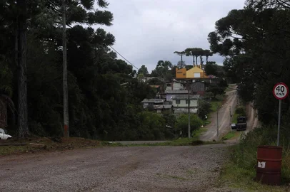 CAXIAS DO SUL, RS, BRASIL, 21/05/2018 - A Vila Hípica, no bairro Samuara, é um dos 350 loteamentos considerados irregulares em Caxias do Sul. Ministério Público e município moveram uma ação civil pública que tramita na justiça para que o loteador da área, o Jockey Clube termine as obras de infraestrutura no local. (Marcelo Casagrande/Agência RBS)