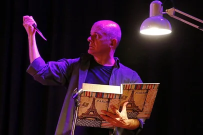  PORTO ALEGRE, RS -  ensaio da peça Boca no Mundo, com o ator Carlos Mödinger, dirigida por Patrícia Fagundes. (ROBINSON ESTRASULAS/AGENCIA RBS)
