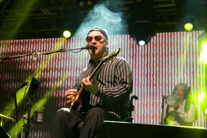  PORTO ALEGRE - RS - BRASIL, 24-06-2017.  Festa de aniversÃ¡rio de 154 anos da AssociaÃ§Ã£o Leopoldina Juvenil, com show do Paralamas do Sucesso. (FOTO ANDRÃA GRAIZ/AGÃNCIA RBS, REDE SOCIAL)Indexador: Andrea Graiz