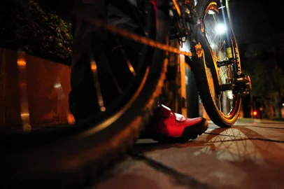  CAXIAS DO SUL, RS, BRASIL, 05/06/2018 - Ciclistas encaram o trânsito em Caxias. NA FOTO: Isaac Jasper mora na área central de Caxias e se desloca frequentemente com a bicicleta ao trabalho no bairro Cruzeiro. (Marcelo Casagrande/Agência RBS)