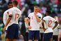  Englands midfielder Eric Dier (2nd R) and Englands defender Danny Rose (R) speak on the pitch after the International friendly football match between England and Nigeria at Wembley stadium in London on June 2, 2018.England won the game 2-1. / AFP PHOTO / Ben STANSALLEditoria: SPOLocal: LondonIndexador: BEN STANSALLSecao: soccerFonte: AFPFotógrafo: STF