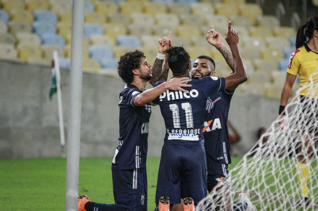 Com gol de Bruno Henrique no fim do jogo, Santos bate ...