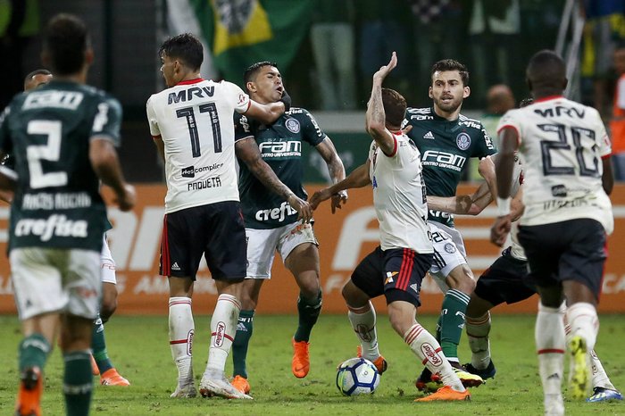 Com briga e seis expulsos no fim, Palmeiras e Flamengo empatam