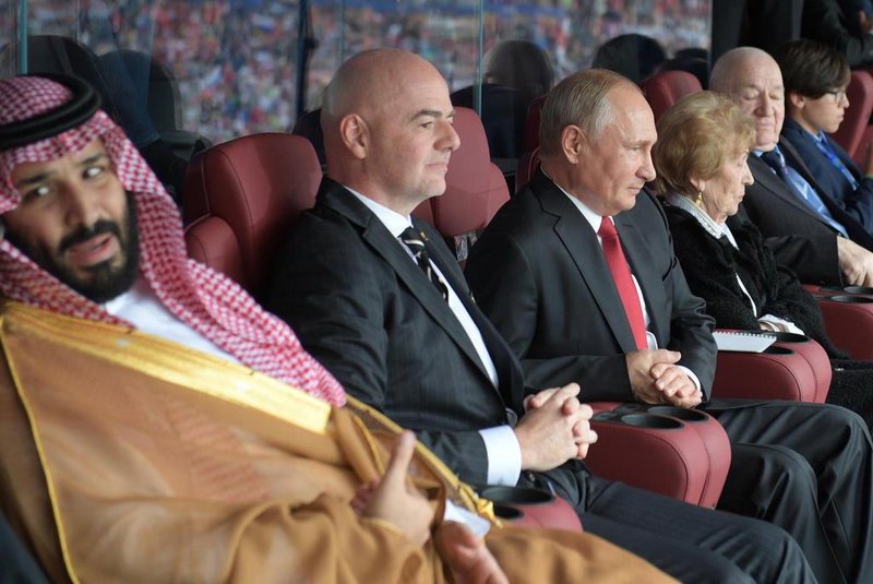  Saudi Crown Prince Mohammed bin Salman, FIFA president Gianni Infantino and Russian President Vladimir Putin watch the ceremony prior to the Russia 2018 World Cup Group A football match between Russia and Saudi Arabia at the Luzhniki Stadium in Moscow on June 14, 2018. / AFP PHOTO / SPUTNIK / Alexey DRUZHININEditoria: SPOLocal: MoscowIndexador: ALEXEY DRUZHININSecao: soccerFonte: SPUTNIKFotógrafo: STR