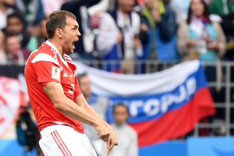  Russias forward Artem Dzyuba celebrates after scoring their third goal during the Russia 2018 World Cup Group A football match between Russia and Saudi Arabia at the Luzhniki Stadium in Moscow on June 14, 2018. / AFP PHOTO / Kirill KUDRYAVTSEV / RESTRICTED TO EDITORIAL USE - NO MOBILE PUSH ALERTS/DOWNLOADSEditoria: SPOLocal: MoscowIndexador: KIRILL KUDRYAVTSEVSecao: soccerFonte: AFPFotógrafo: STF