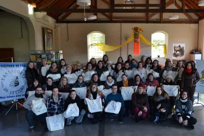 Escolas recebem livros do Passaporte da Leitura, em Caxias do Sul