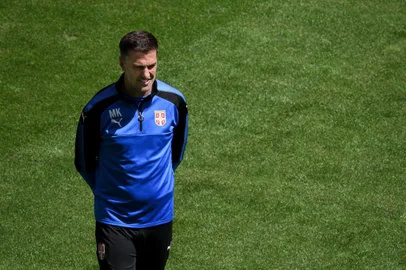  Serbias coach Mladen Krstajic leads a training session at the Samara Arena in Samara on June 16, 2018 on the eve of the Russia 2018 World Cup Group E football match between Costa Rica and Serbia. / AFP PHOTO / Fabrice COFFRINIEditoria: SPOLocal: SamaraIndexador: FABRICE COFFRINISecao: soccerFonte: AFPFotógrafo: STF