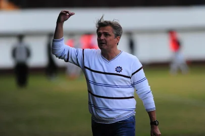 CAXIAS DO SUL, RS, BRASIL 10/06/2018. SER Caxias x Maringá, jogo da volta válido pela segunda fase da série D do Campeonato Brasileiro e realizado no estádio Centenário. Na foto, técnico do Caxias, Luiz Carlos Winck. (Porthus Junior/Agência RBS)