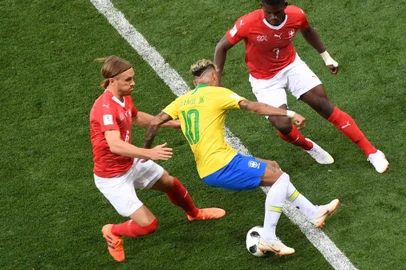 KHALED DESOUKI / AFP neymar em brasil x suíça