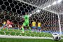  Switzerlands midfielder Steven Zuber (#14) scores a goal past Brazils goalkeeper Alisson during the Russia 2018 World Cup Group E football match between Brazil and Switzerland at the Rostov Arena in Rostov-On-Don on June 17, 2018. / AFP PHOTO / Pascal GUYOT / RESTRICTED TO EDITORIAL USE - NO MOBILE PUSH ALERTS/DOWNLOADSEditoria: SPOLocal: Rostov-on-DonIndexador: PASCAL GUYOTSecao: soccerFonte: AFPFotógrafo: STF