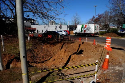  CAXIAS DO SUL, RS, BRASIL, 18/06/2018Prefeitura está fazendo obras na BR-116 para melhorar fluxo de trânsito no entroncamento com a Rua Sinimbu e no cruzamento com a Rua Luiz Michelon. (Lucas Amorelli/Agência RBS)