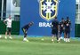 Neymar sente dor no pé direito e deixa o treino da Seleção mais cedo