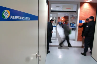 *** Ricardo D. > Segurança INSS 1 ***Segurança reforçada em agência da Previdência Social INSS do Partenon