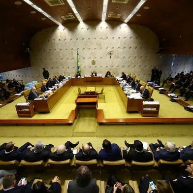 Plenário do STF retoma julgamento de habeas corpus preventivo de LulaDF - LAVA JATO/LULA/STF/HABEAS CORPUS - POLÍTICA - Vista geral do plenário do Supremo Tribunal Federal (STF), em Brasília, durante o julgamento do habeas corpus preventivo do ex-presidente Luiz Inácio Lula da Silva, que tenta barrar a prisão após condenação em segunda instância, nesta quarta-feira, 04. O ministro Edson Fachin, relator do caso, será o primeiro a votar.  04/04/2018 - Foto: DIDA SAMPAIO/ESTADÃO CONTEÚDOEditoria: POLÍTICALocal: BRASÍLIAIndexador: DIDA SAMPAIOFotógrafo: ESTADÃO CONTEÚDO